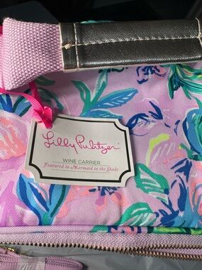Lilly Pulitzer Pink Tropical Floral Wine Carrier with Metallic Accent